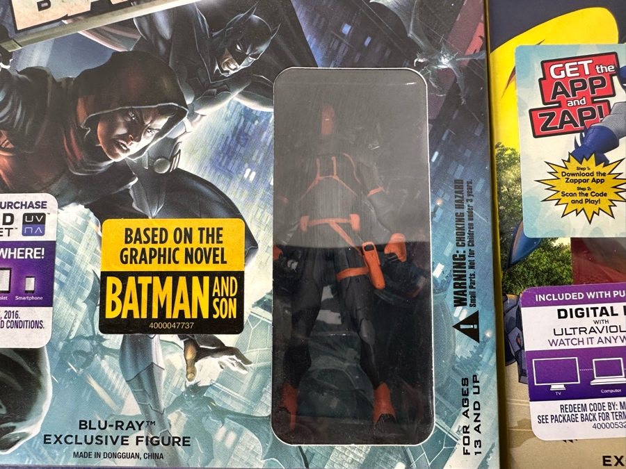 Batman Blu-Ray DVD Combo Lot Including Many Action Figures [Photo 7]