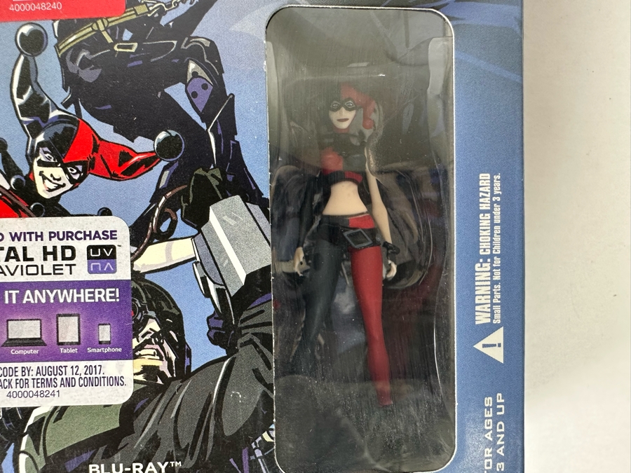 Batman Blu-Ray DVD Combo Lot Including Many Action Figures [Photo 24]