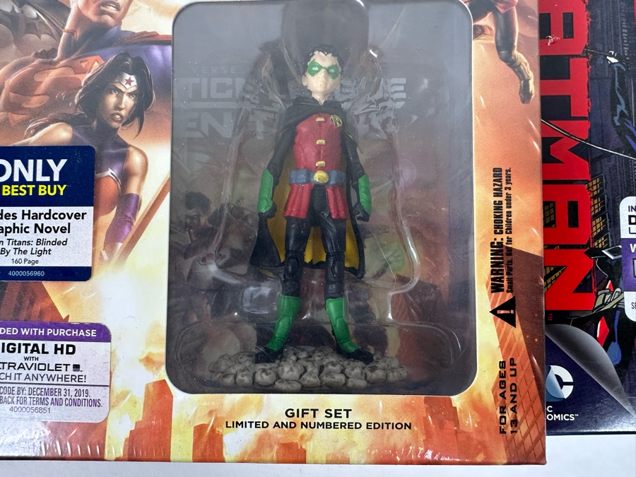 Batman Blu-Ray DVD Combo Lot Including Many Action Figures [Photo 22]