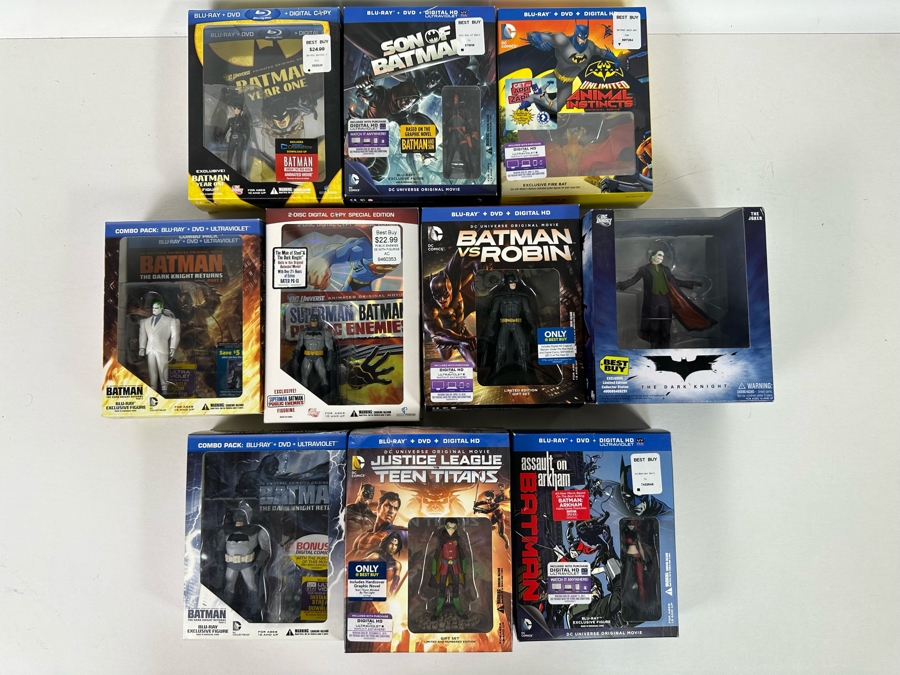 Batman Blu-Ray DVD Combo Lot Including Many Action Figures [Photo 2]