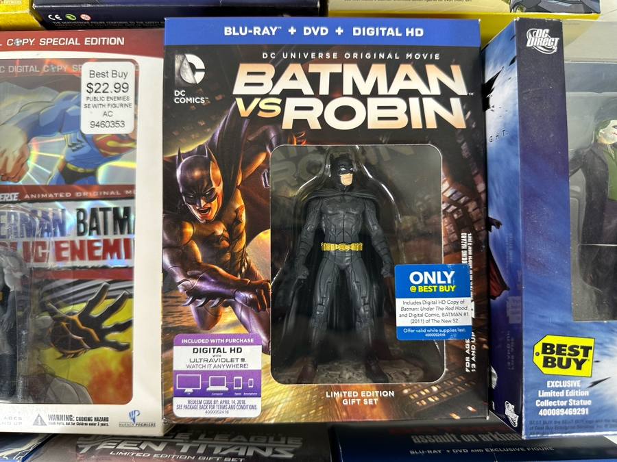 Batman Blu-Ray DVD Combo Lot Including Many Action Figures [Photo 14]
