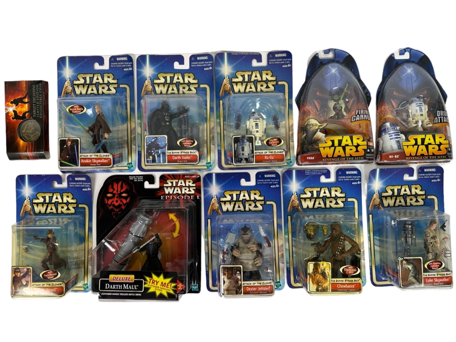Star Wars Lot of Action Figures Includes: Anakin Skywalker, Darth Vader, R2-D2, Yoda, Dexter Jetsetter, Chewbacca, Luke Skywalker, Sam Wesell and more