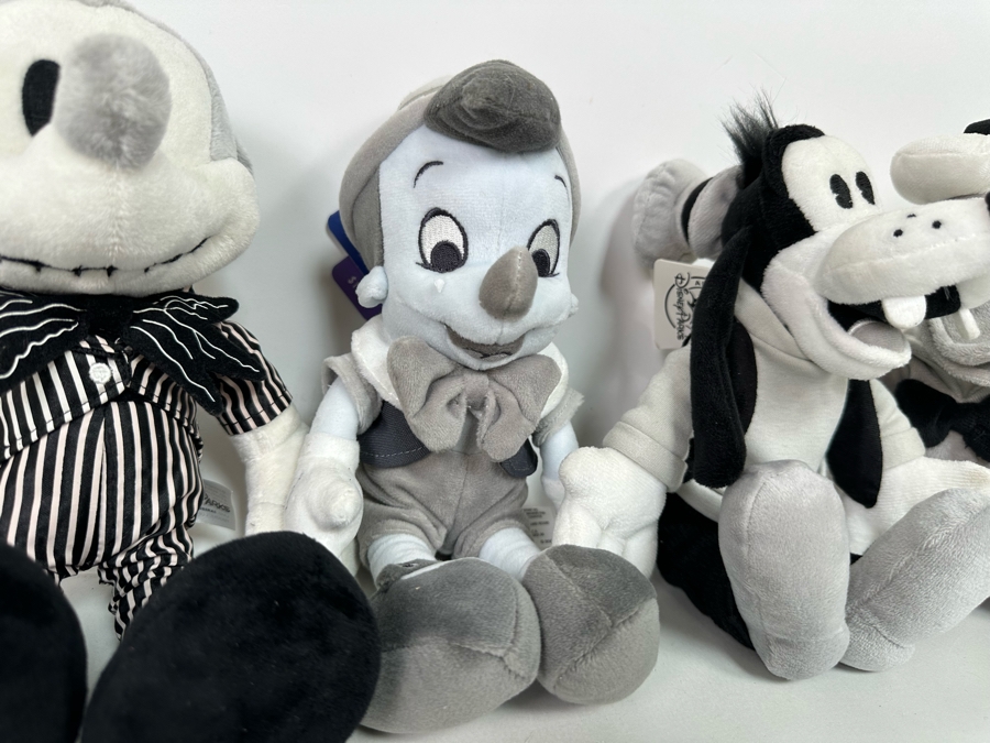 Disney Parks Diamond Celebration Monochrome Plush Toys Including Mickey, Pinocchio, Goofy and Donald Duck  [Photo 5]