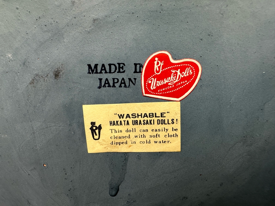 Vintage Japanese Hakata Urasaki Hand Painted Ceramic Doll Figurine Seated Man With Falcon Bird 8W X 8H [Photo 12]