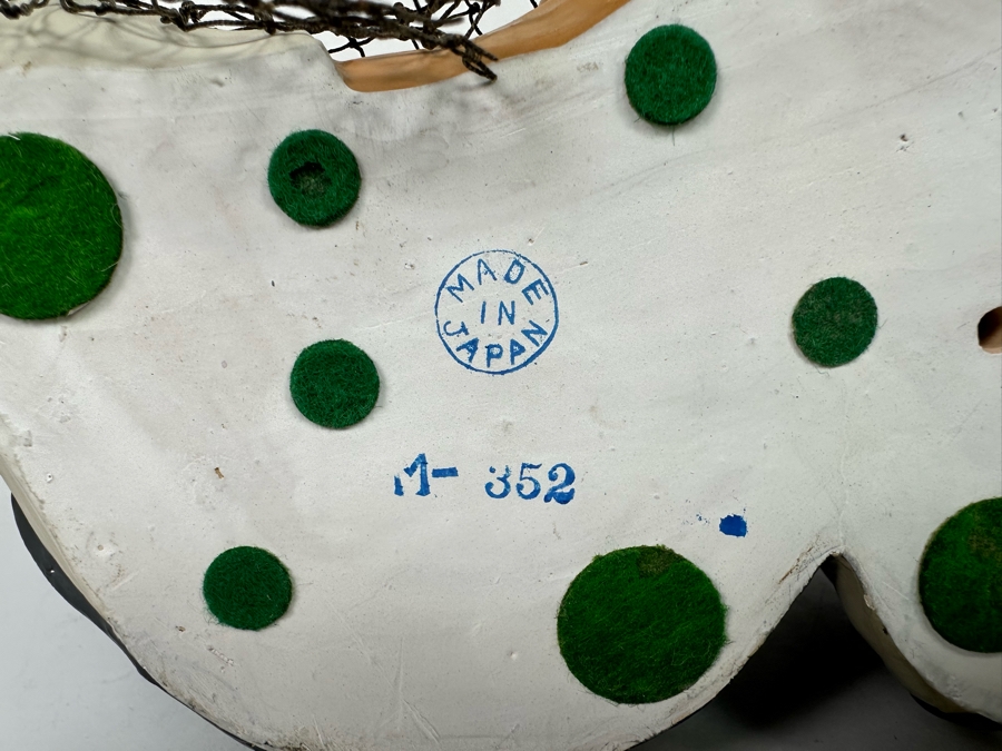 Vintage Japanese Hakata Urasaki Hand Painted Ceramic Doll Figurine Seated Man And Woman With Fishing Net 9W X 7.5H [Photo 11]