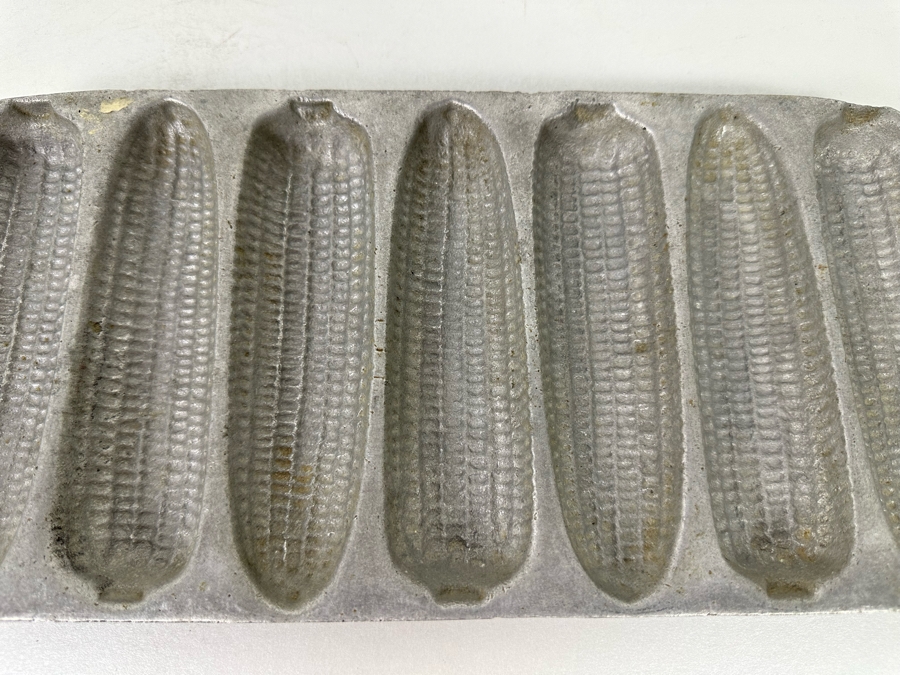 Vintage Cast Iron Corn Cob Bread Muffin Mold Pan 13.5 X 6 [Photo 4]