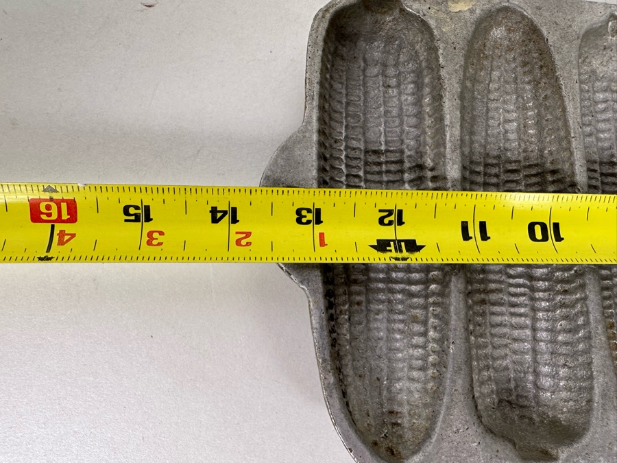 Vintage Cast Iron Corn Cob Bread Muffin Mold Pan 13.5 X 6 [Photo 7]