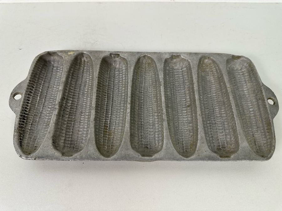 Vintage Cast Iron Corn Cob Bread Muffin Mold Pan 13.5 X 6 [Photo 3]