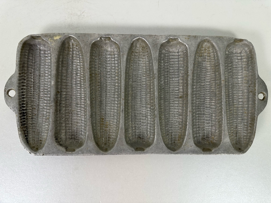 Vintage Cast Iron Corn Cob Bread Muffin Mold Pan 13.5 X 6 [Photo 2]