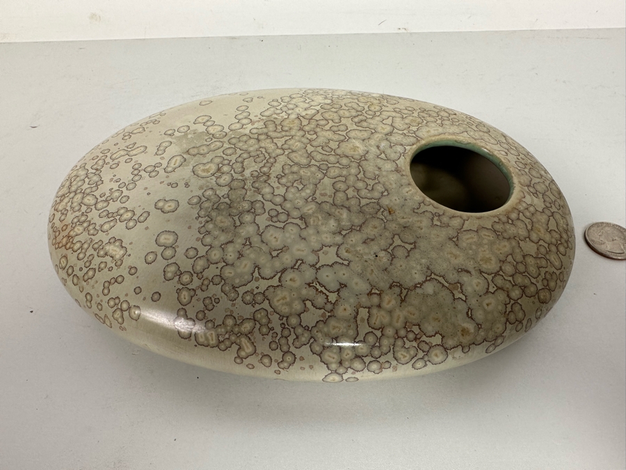Oval-Shaped Pottery Ikebana Vase 9.5W X 6D X 2H [Photo 4]