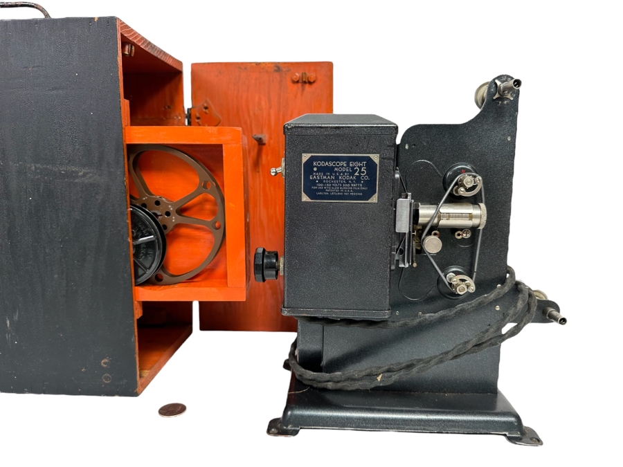 Vintage Kodascope Eight Model 25 Eastman Kodak Co Film Projector With Case 12W X 7D X 13H