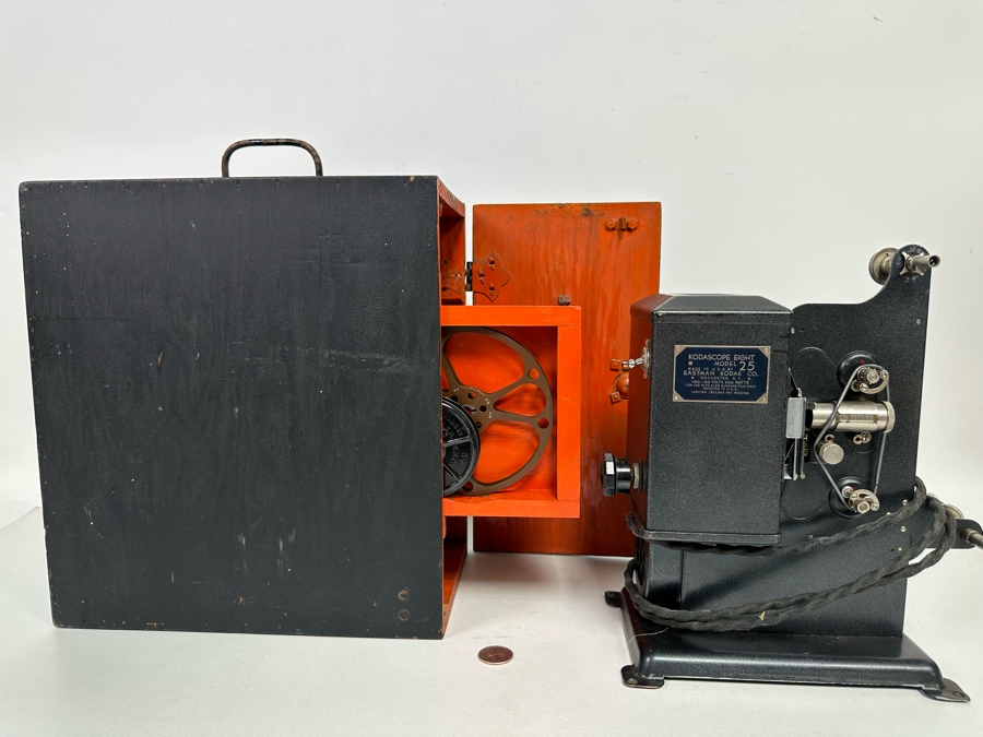 Vintage Kodascope Eight Model 25 Eastman Kodak Co Film Projector With Case 12W X 7D X 13H [Photo 9]