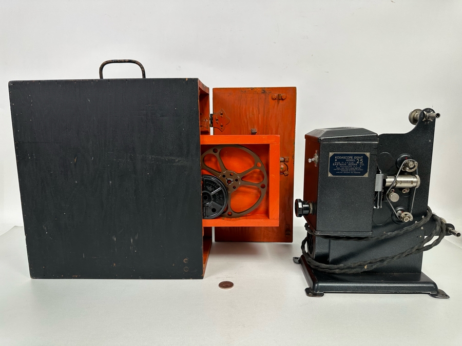 Vintage Kodascope Eight Model 25 Eastman Kodak Co Film Projector With Case 12W X 7D X 13H [Photo 3]