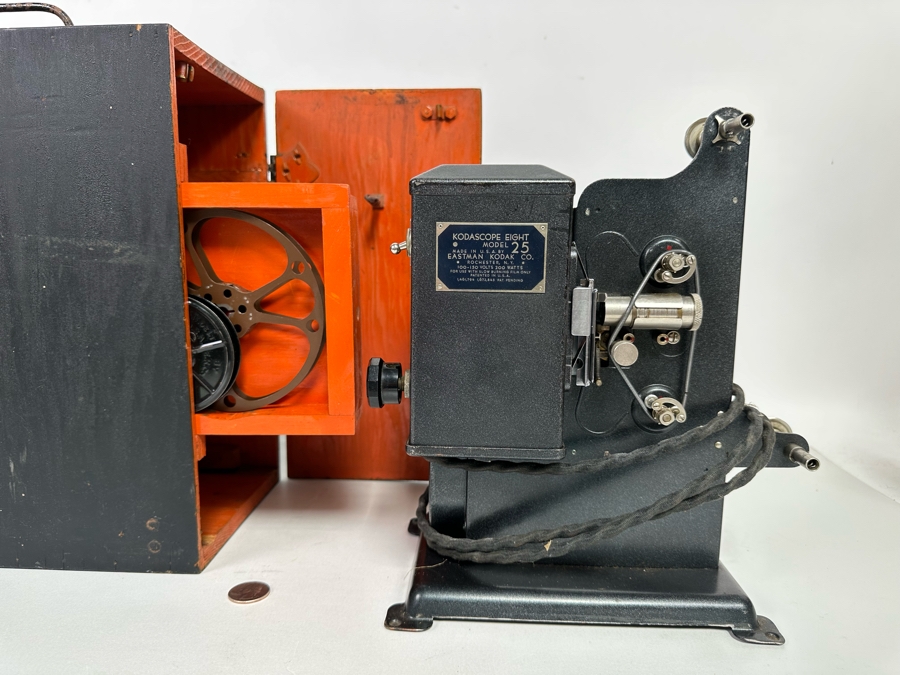 Vintage Kodascope Eight Model 25 Eastman Kodak Co Film Projector With Case 12W X 7D X 13H [Photo 10]