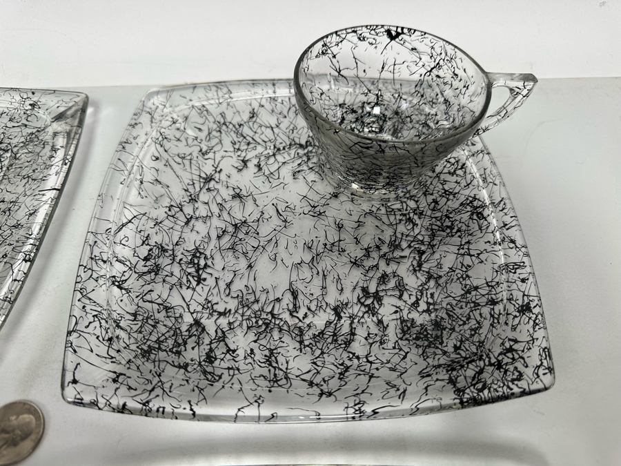 Set Of Four Mid-Century Modern Hazel Atlas Spaghetti Glass Snack Luncheon Plates 8W With Cups 8 Pieces Total [Photo 10]