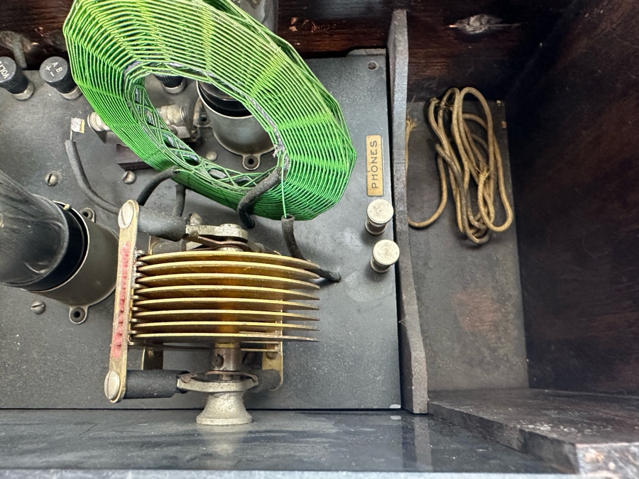 Rare Neo-Dyne Tube Receiver Radio A Product Of Steinway Radio Corporation Chicago Table Model With Hinged Lid 5 Tubes Not Tested 26W X 9D X 9H [Photo 16]