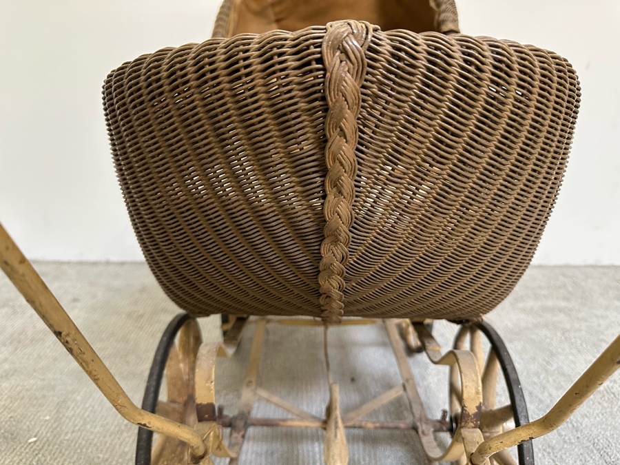Vintage Kumfy-Kab Co Wicker Doll Carriage Buggy Made In La Porte, Indiana 44W X 17D X 29H  [Photo 9]