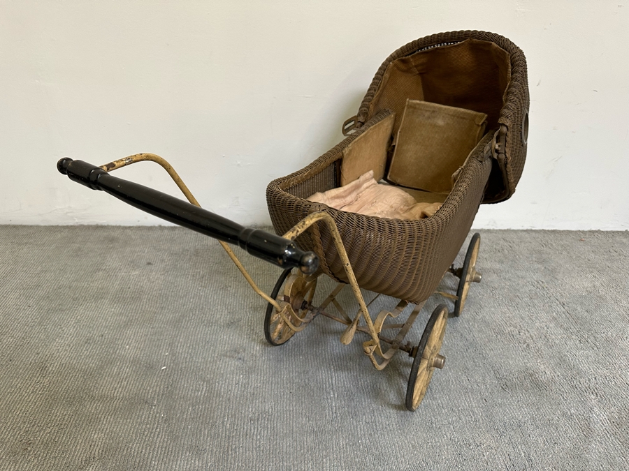 Vintage Kumfy-Kab Co Wicker Doll Carriage Buggy Made In La Porte, Indiana 44W X 17D X 29H  [Photo 7]