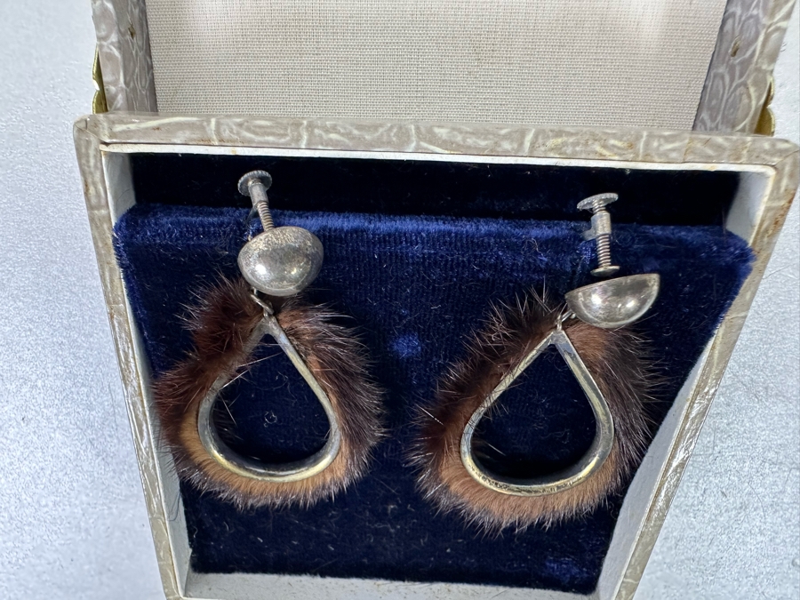 Vintage Silver And Fur Screwback Earrings With Original Box [Photo 5]
