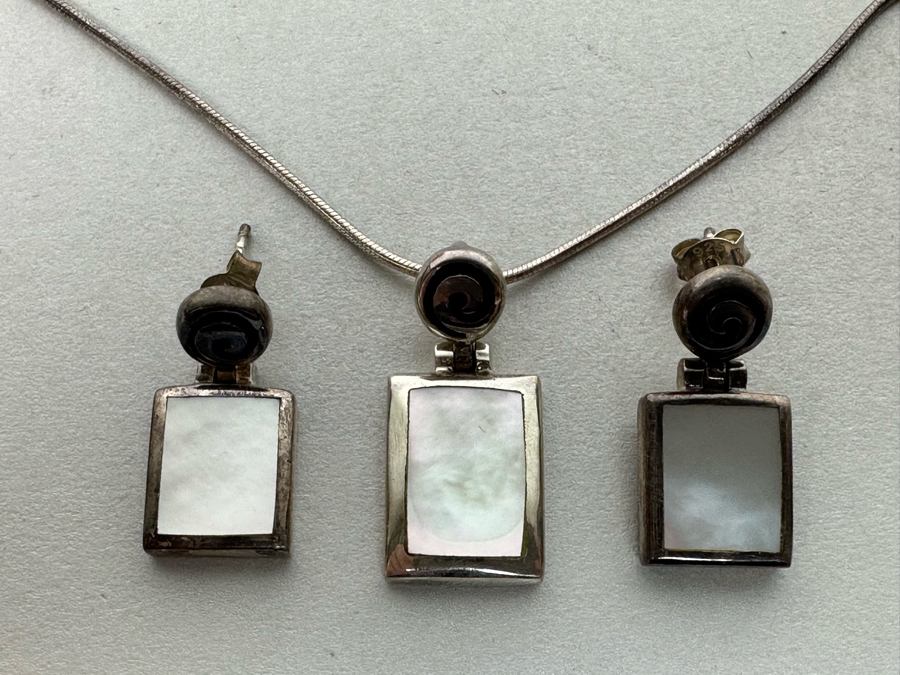 Sterling Silver Pendant With 18' Sterling Silver Necklace And Matching Earrings 14.8g [Photo 2]