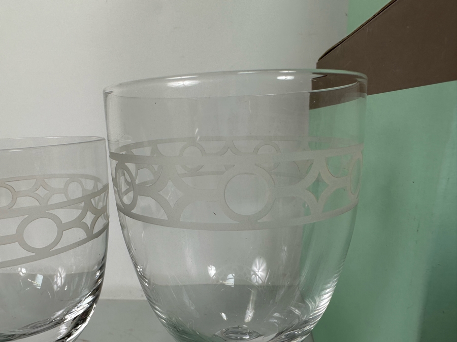 Eight New Williamsburg Gazebo Water Goblets 14oz And Eight New Williamsburg Gazebo Wine Glasses 10oz With Original Boxes [Photo 5]