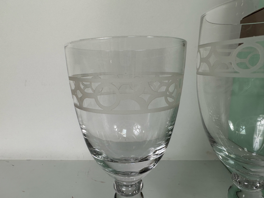 Eight New Williamsburg Gazebo Water Goblets 14oz And Eight New Williamsburg Gazebo Wine Glasses 10oz With Original Boxes [Photo 6]