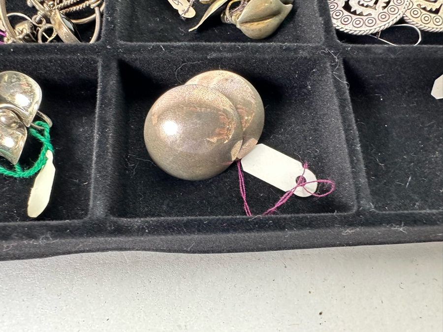 Vintage Sterling Silver Jewelry Earring Lot Mainly Mexican Silver Comes With Tray 148g Total Sterling Weight [Photo 12]