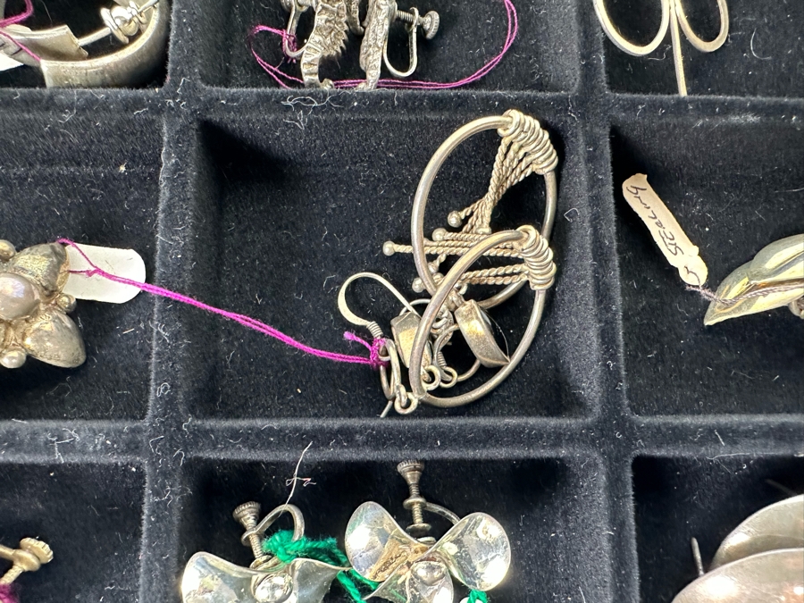 Vintage Sterling Silver Jewelry Earring Lot Mainly Mexican Silver Comes With Tray 148g Total Sterling Weight [Photo 10]