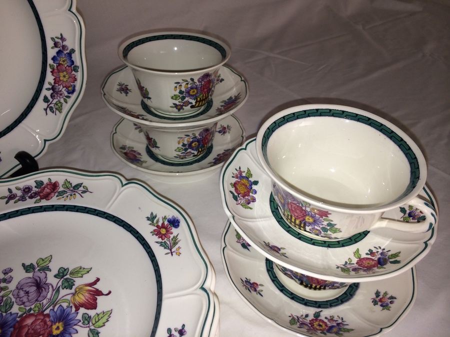 Floral Wedgwood 18 Piece China Set [Photo 7]
