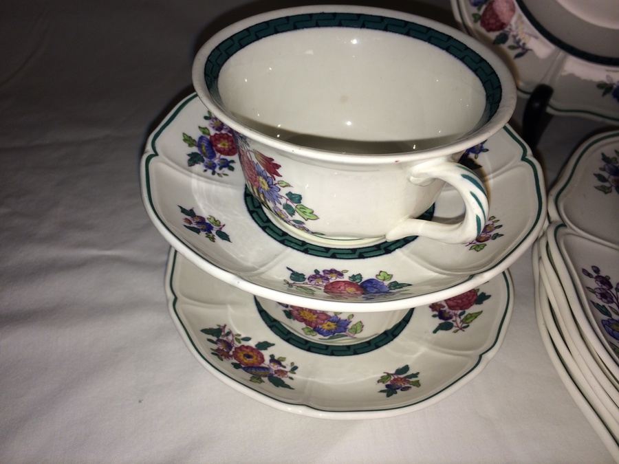 Floral Wedgwood 18 Piece China Set [Photo 6]