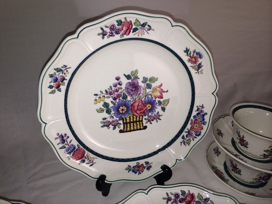 Floral Wedgwood 18 Piece China Set [Photo 5]