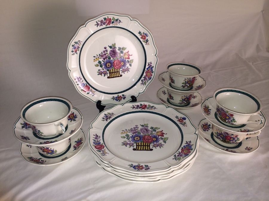 Floral Wedgwood 18 Piece China Set [Photo 1]