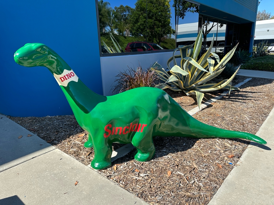 Sinclair Dino Dinosaur Gasoline Fiberglass Statue Automotive Man Cave Advertising Item 102'L X 24'W X 48'H [Photo 15]