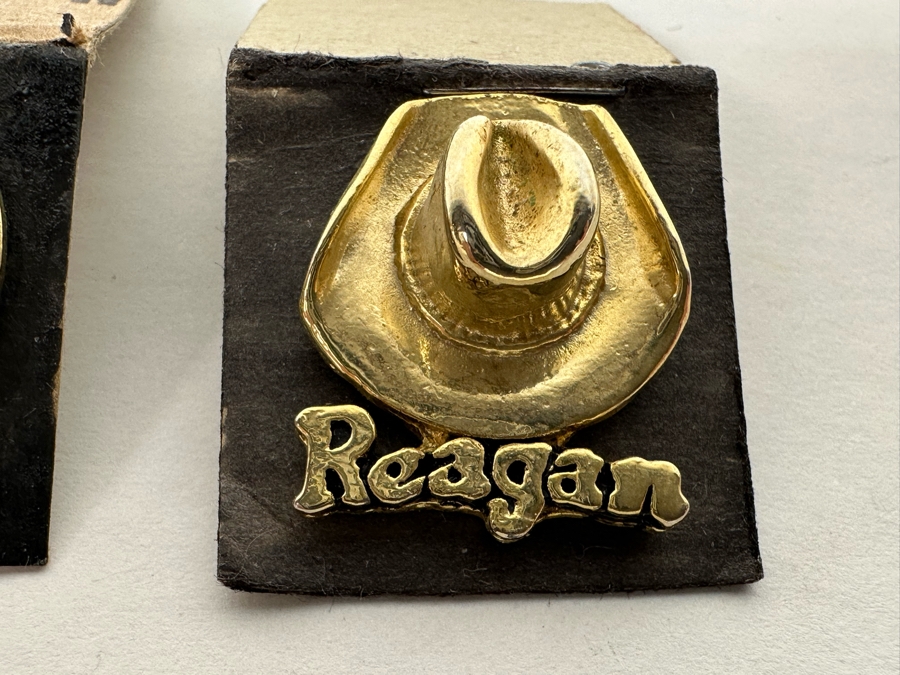 Vintage Hand Signed Ronald Reagan Governor Ronald Reagan Business Card 3.75 X 2.75 And Pair Of Vintage Reagan Pins [Photo 10]