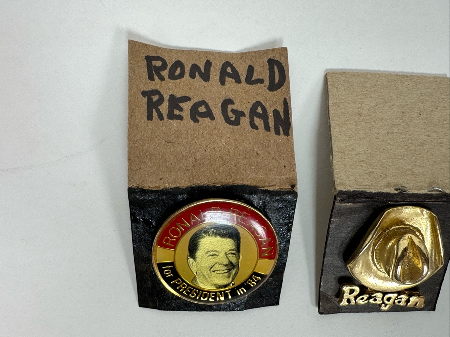 Vintage Hand Signed Ronald Reagan Governor Ronald Reagan Business Card 3.75 X 2.75 And Pair Of Vintage Reagan Pins [Photo 9]