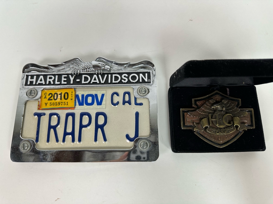 Harley-Davidson Owners Group Belt Buckle 1993 And Harley-Davidson Motorcycle License Plate Frame 7 X 6 [Photo 2]