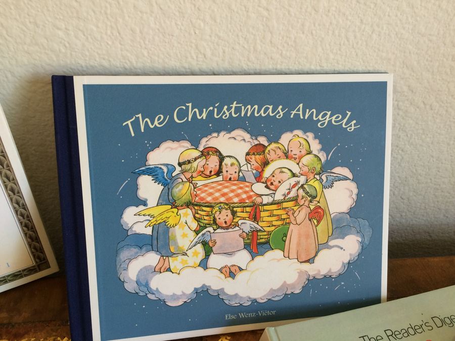 Holiday Book Lot [Photo 10]