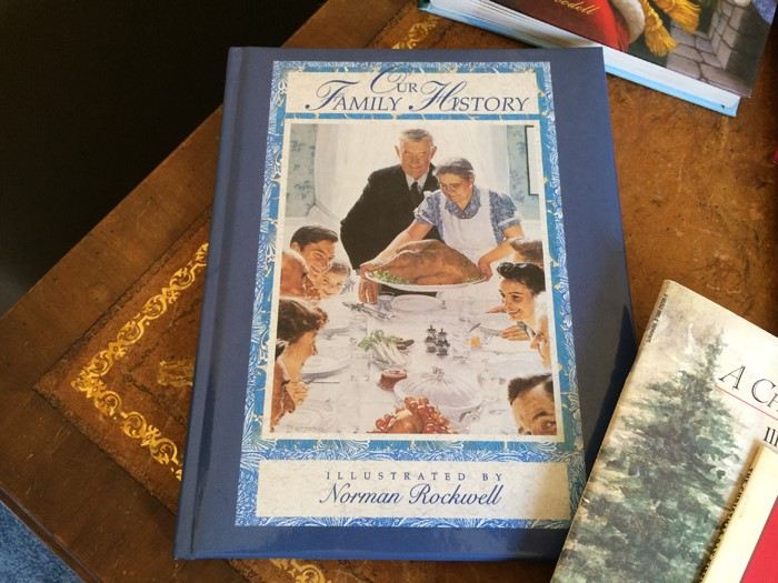 Holiday Book Lot [Photo 5]