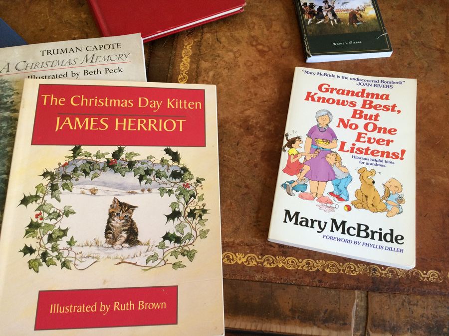 Holiday Book Lot [Photo 2]