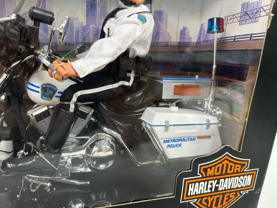 New In Box G.I. Joe Electra Glide Harley NYC Motorcycle Police Officer Cop Hasbro 17W X 8D X 12H [Photo 9]
