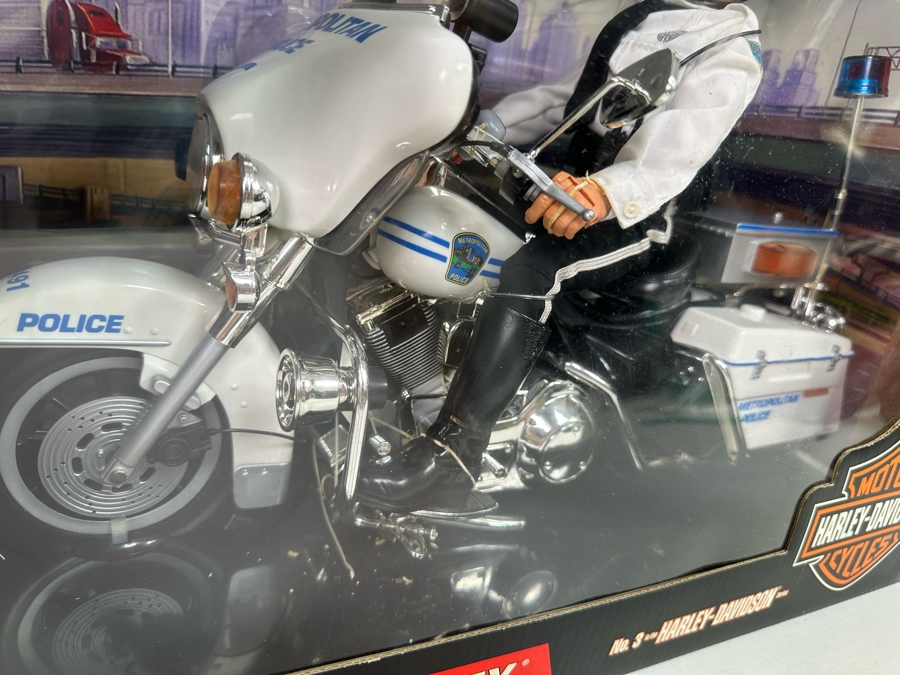 New In Box G.I. Joe Electra Glide Harley NYC Motorcycle Police Officer Cop Hasbro 17W X 8D X 12H [Photo 7]