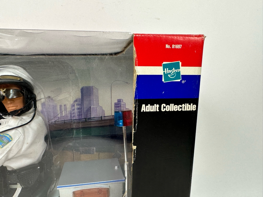 New In Box G.I. Joe Electra Glide Harley NYC Motorcycle Police Officer Cop Hasbro 17W X 8D X 12H [Photo 10]