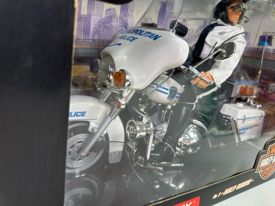New In Box G.I. Joe Electra Glide Harley NYC Motorcycle Police Officer Cop Hasbro 17W X 8D X 12H [Photo 8]