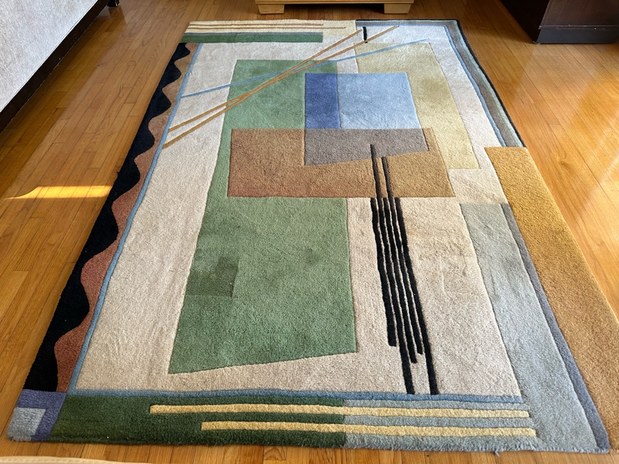 Hand Tufted Wool Area Rug 61' X 93' [Photo 2]