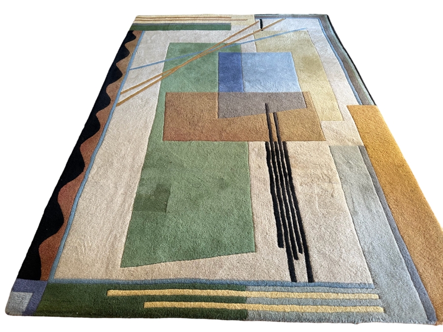 Hand Tufted Wool Area Rug 61' X 93'