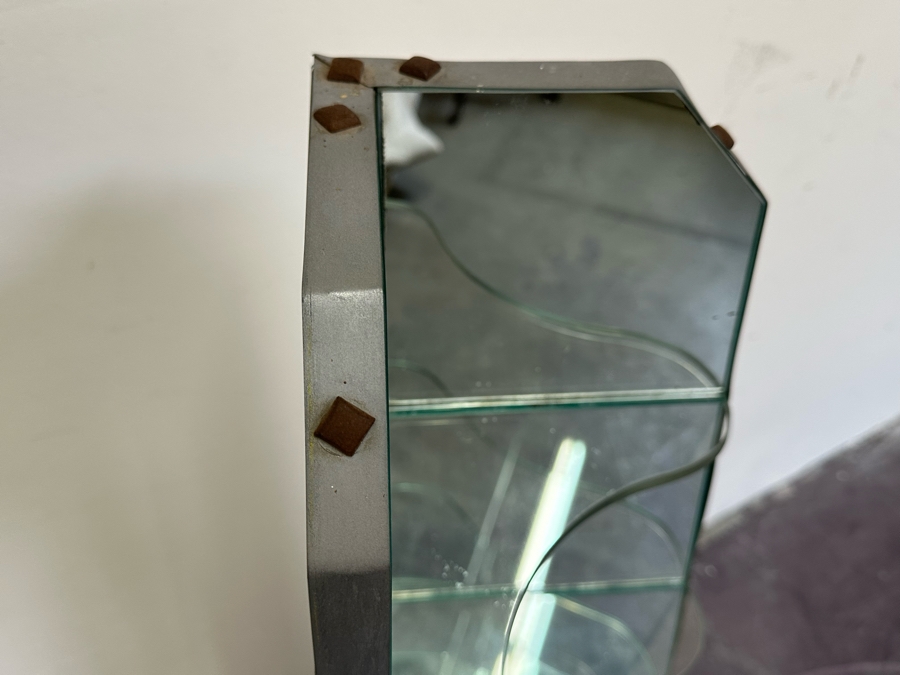 Art Deco Mirrored Corner Etagere Display Shelving [Photo 9]