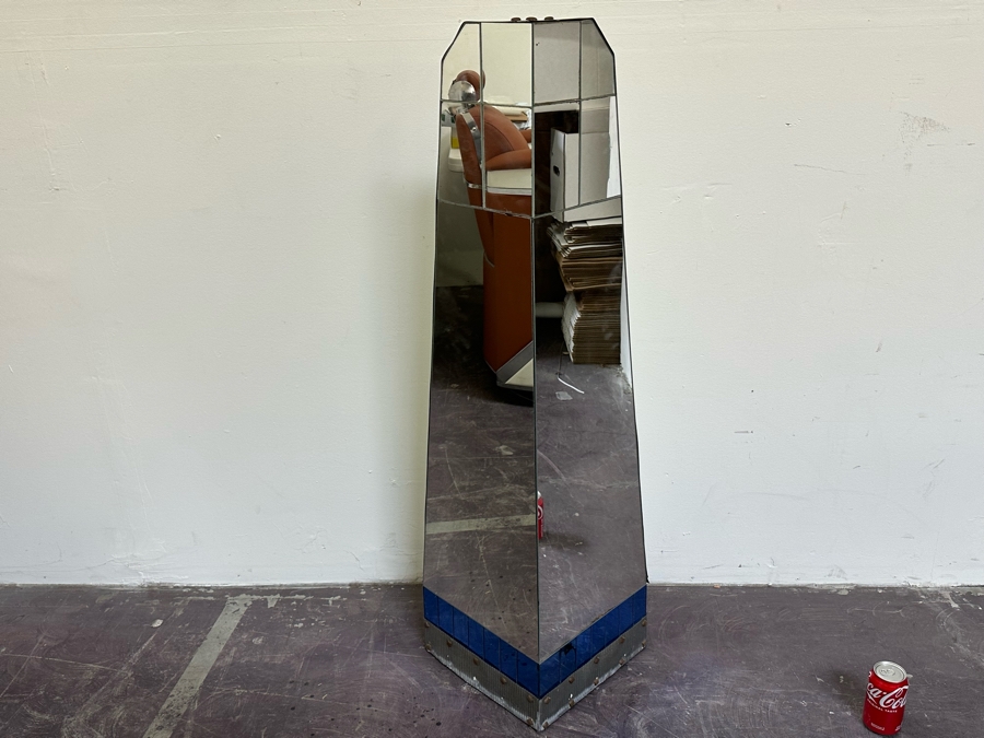 Art Deco Mirrored Corner Etagere Display Shelving [Photo 13]