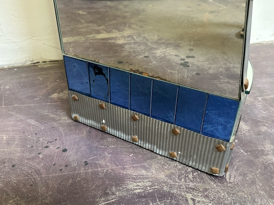 Art Deco Mirrored Corner Etagere Display Shelving [Photo 12]