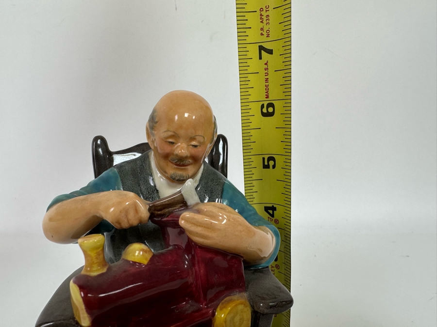 Vintage 1958 Royal Doulton The Toymaker Figurine HN2250 6.5H [Photo 13]