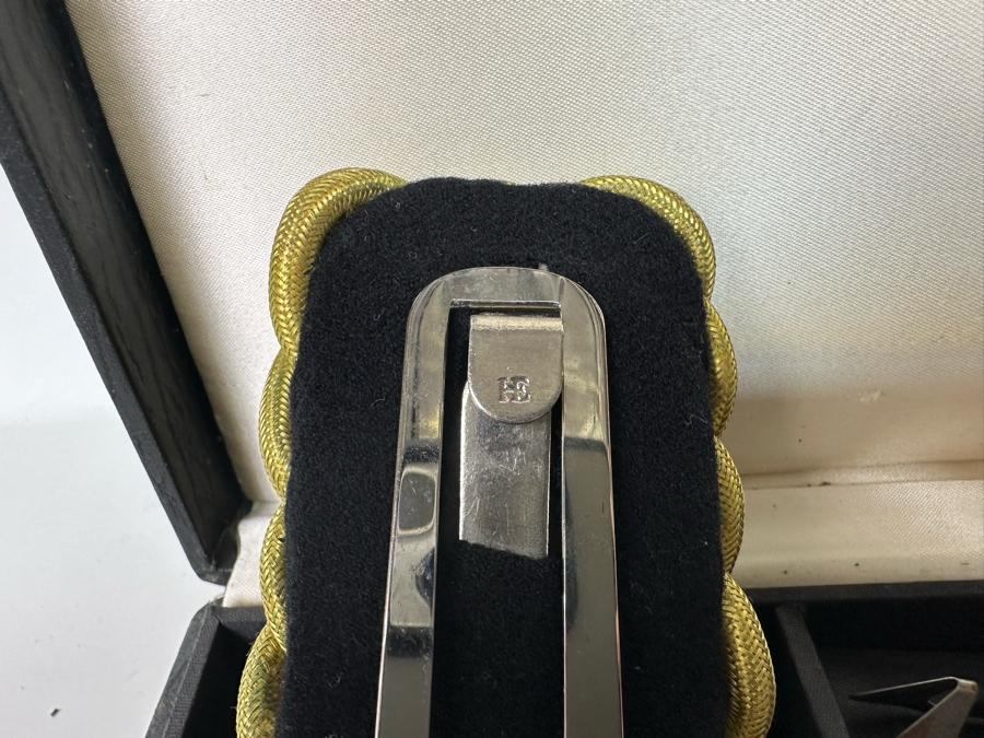 Vintage United States Marine Corps USMC Collar Insignia Pins, Buttons And Epaulettes (The Two Pins On The Epaulettes Are Sterling Silver / The 3 Pins In Middle Are Sterling Silver & 10K Gold) Hilborn - Hamburger Set - See Photos [Photo 13]